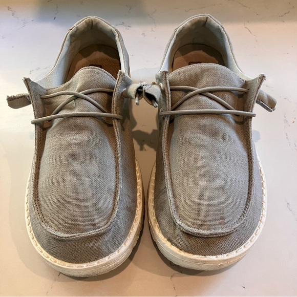 Hey Dude Shoes - Hey Dude (413058) Wendy Chambray Slip-On Chambray Light Grey Womens US Size 7